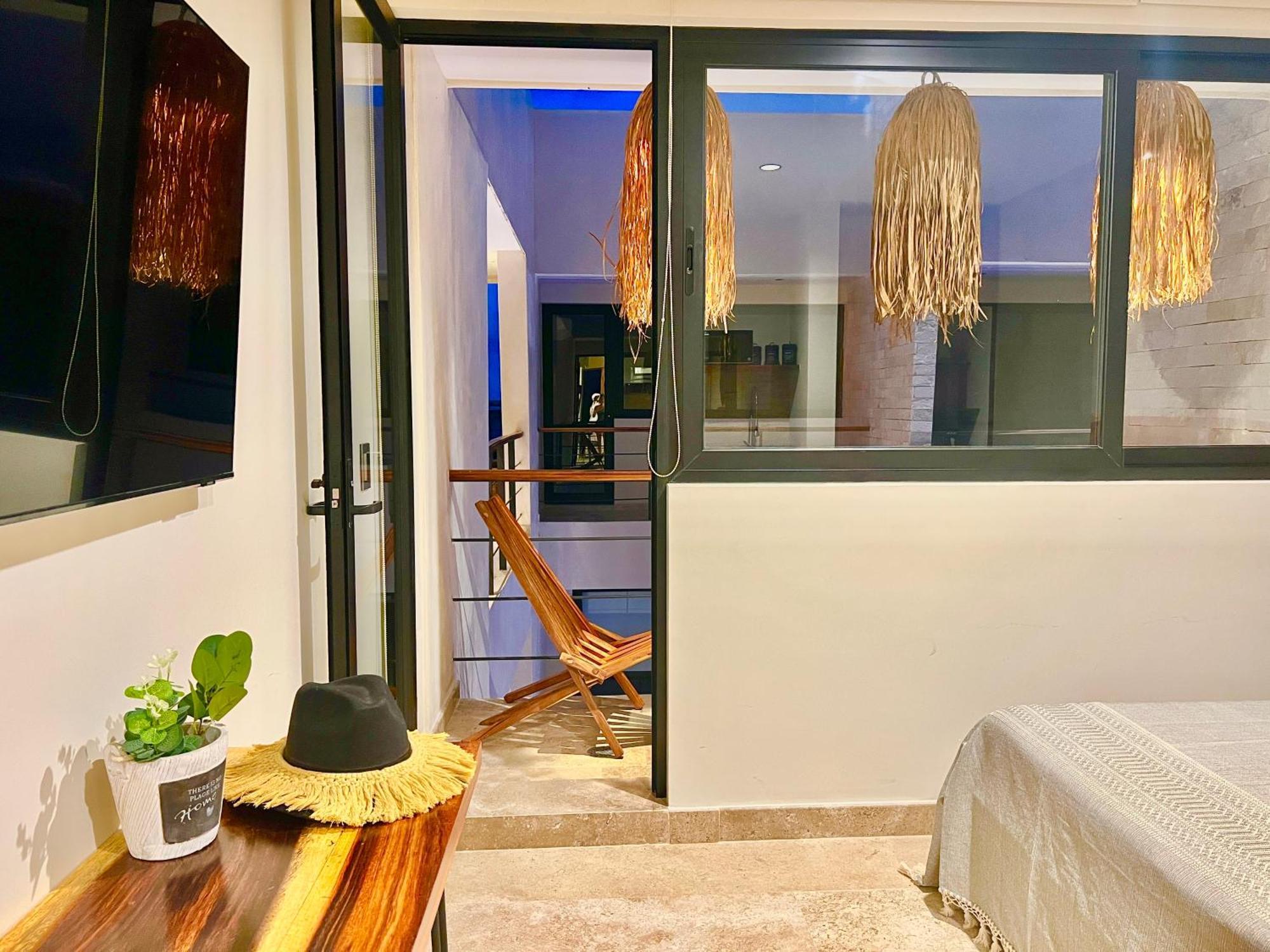 Apartment Rooftop Oasis: Urban Retreat With Infinity Pool & Private Terrace